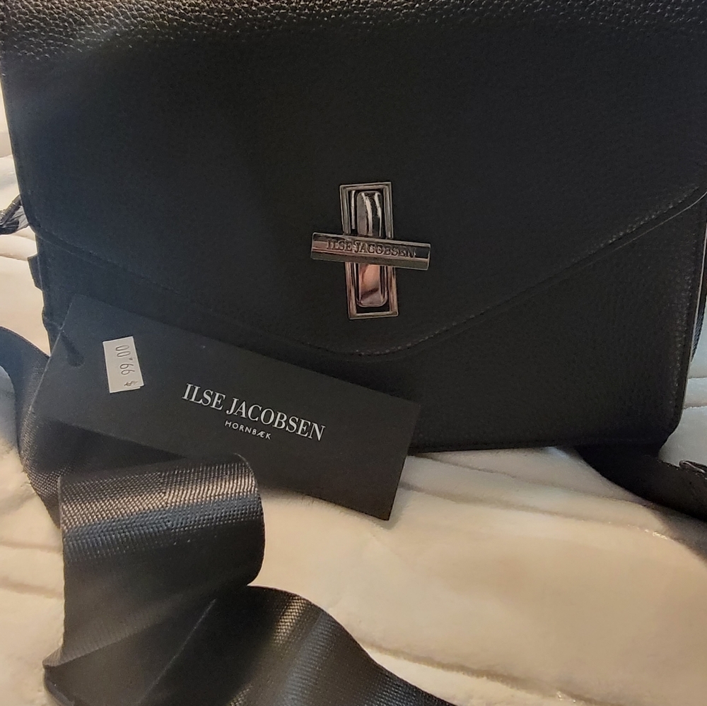 NWOT, Leather Ilse Jacobsen Purse w adjustable Strap. Black. 8x10x4
